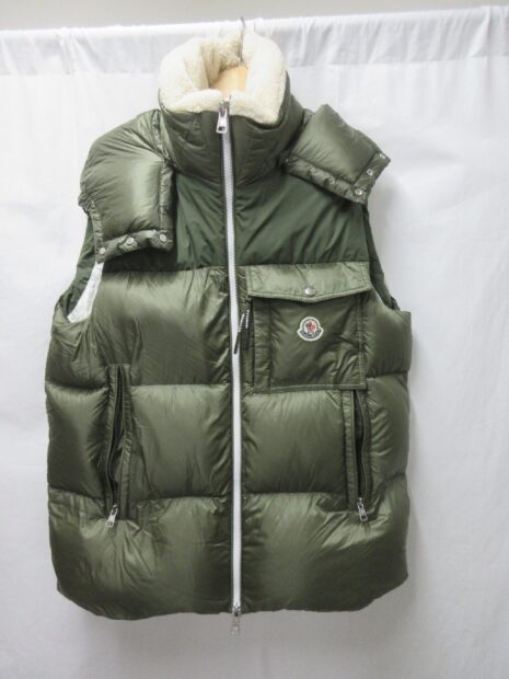 モンクレール MONCLER　GILET col 818 ルーマニア製　ダウンベスト