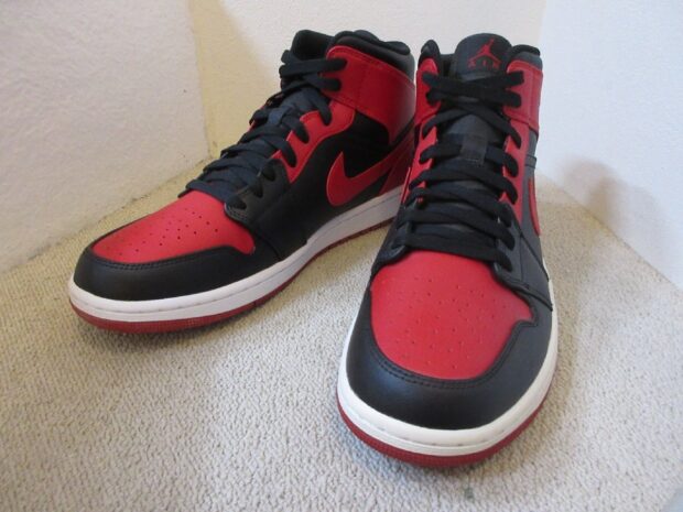 ナイキ NIKE AIR JORDAN 1 MID BRED エア ジョーダン 1 ミッド ブレッド 554724-074 スニーカー