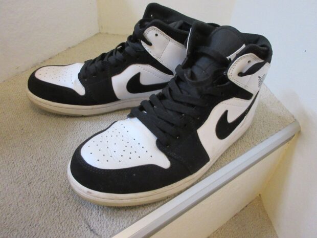 ナイキ　NIKE AIR JORDAN 1 MID OMEGA BLACK WHITE DH6933-100　スニーカー