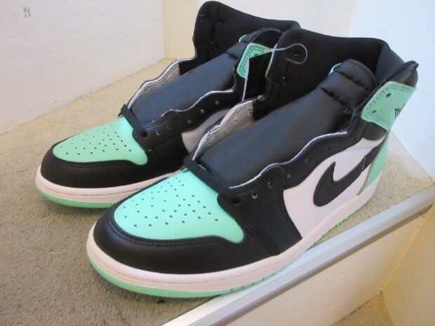 ナイキ NIKE　AIR JORDAN 1 HI OG GREEN GLOW　DZ5485-130 　スニーカー