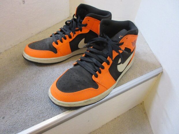 ナイキ NIKE　AIR JORDAN 1 MID 554724-062 スニーカー